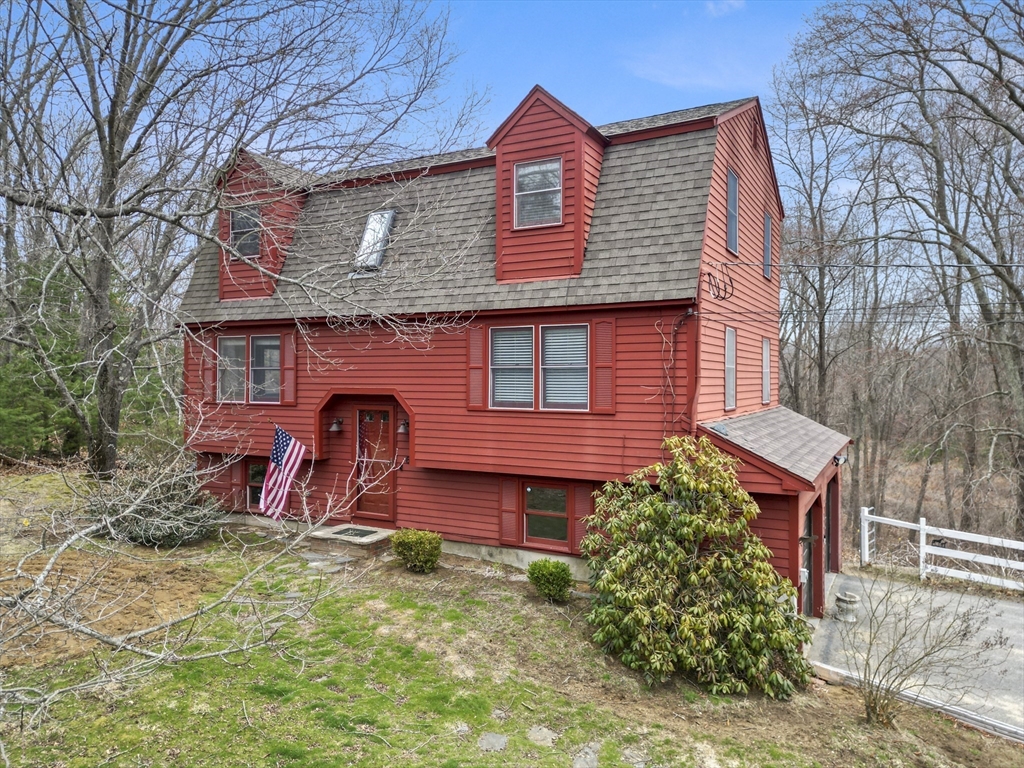 6 Skunk Road Merrimac, MA 01860 - Photo 1 of 34