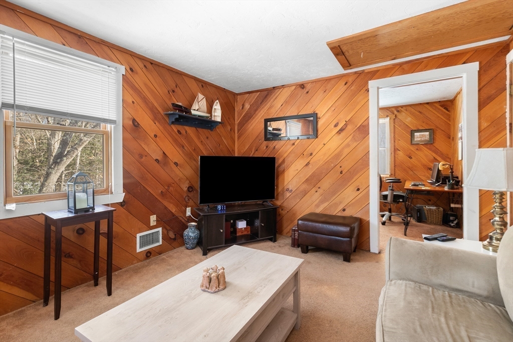 6 Skunk Road Merrimac, MA 01860 - Photo 16 of 34