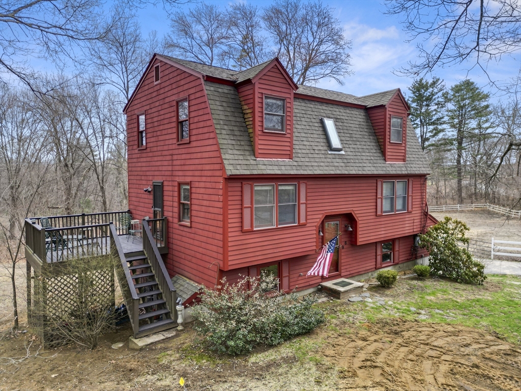 6 Skunk Road Merrimac, MA 01860 - Photo 2 of 34
