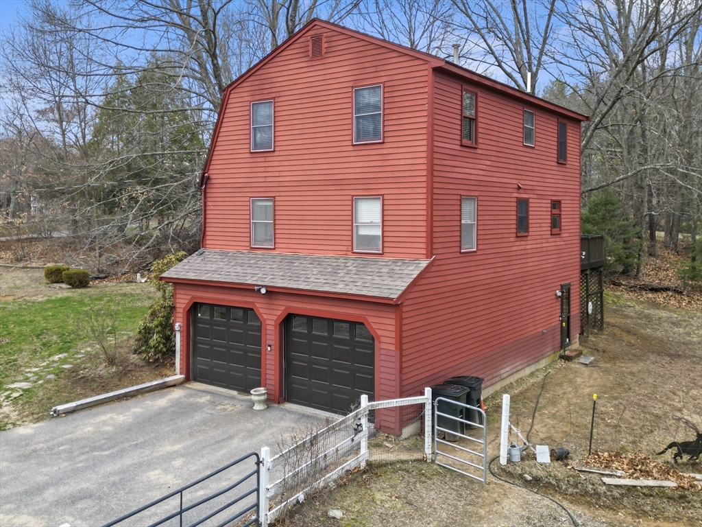 6 Skunk Road Merrimac, MA 01860 - Photo 3 of 34