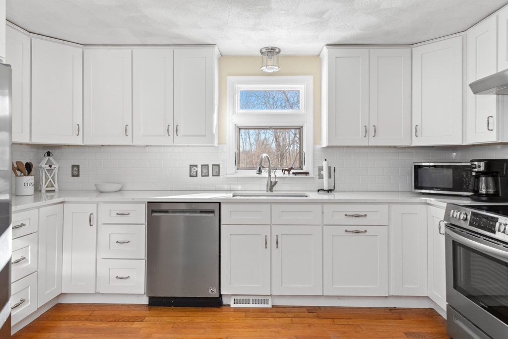 6 Skunk Road Merrimac, MA 01860 - Photo 5 of 34