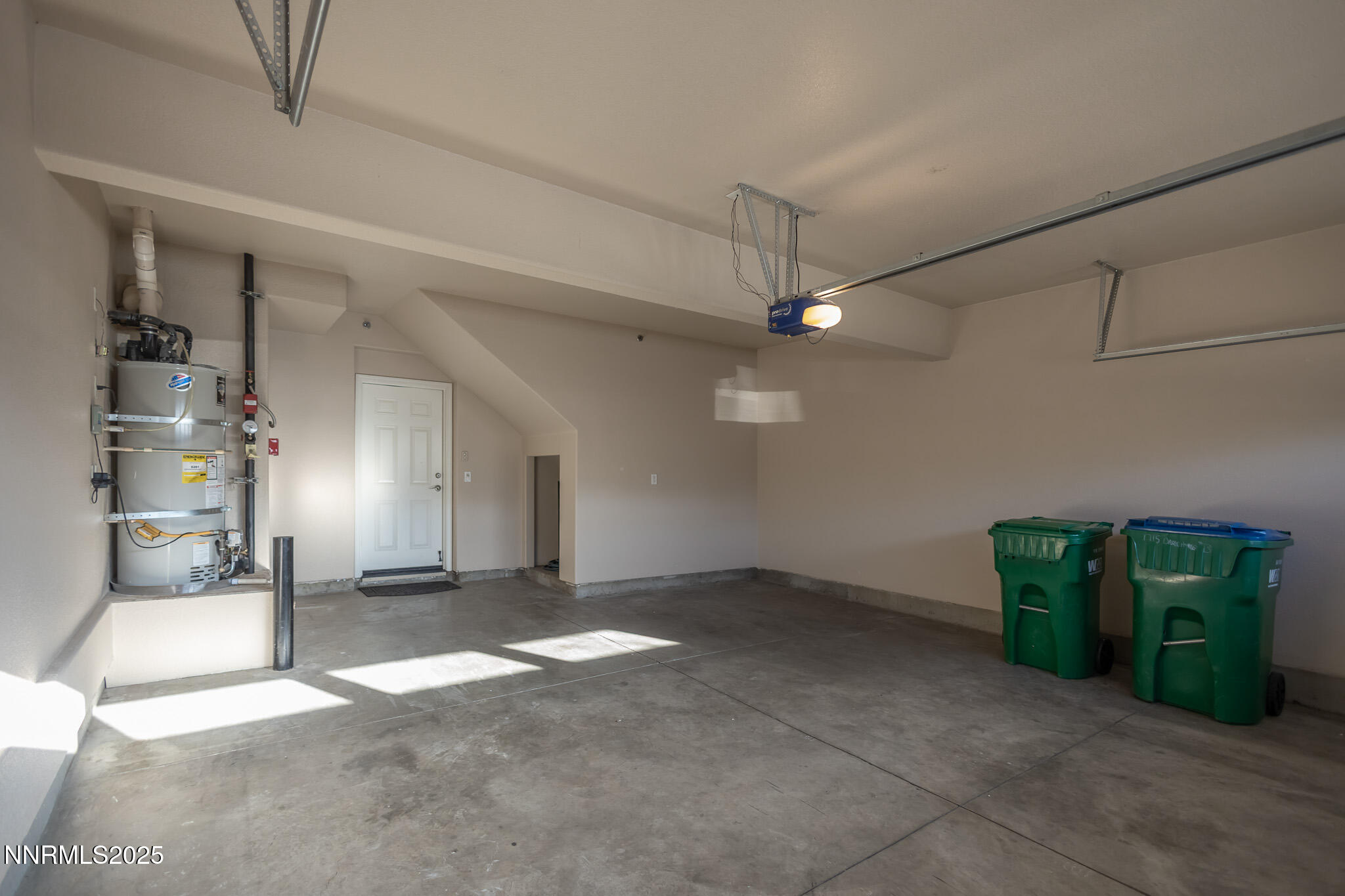 1715 Dark Horse Road, Unit B Reno, NV 89521 - Photo 38 of 39 a view of a hallway with a kitchen