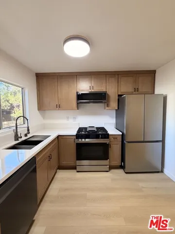 $535,000 | 18350 Hatteras Street, Unit 256, Tarzana, CA 91356