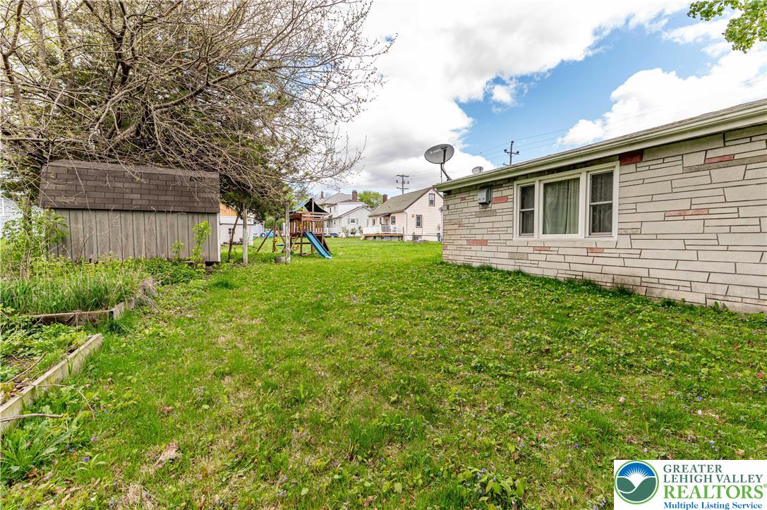 243 East Prospect Street Nazareth, PA 18064 - Photo 25 of 28 a backyard of a house with plants and large tree