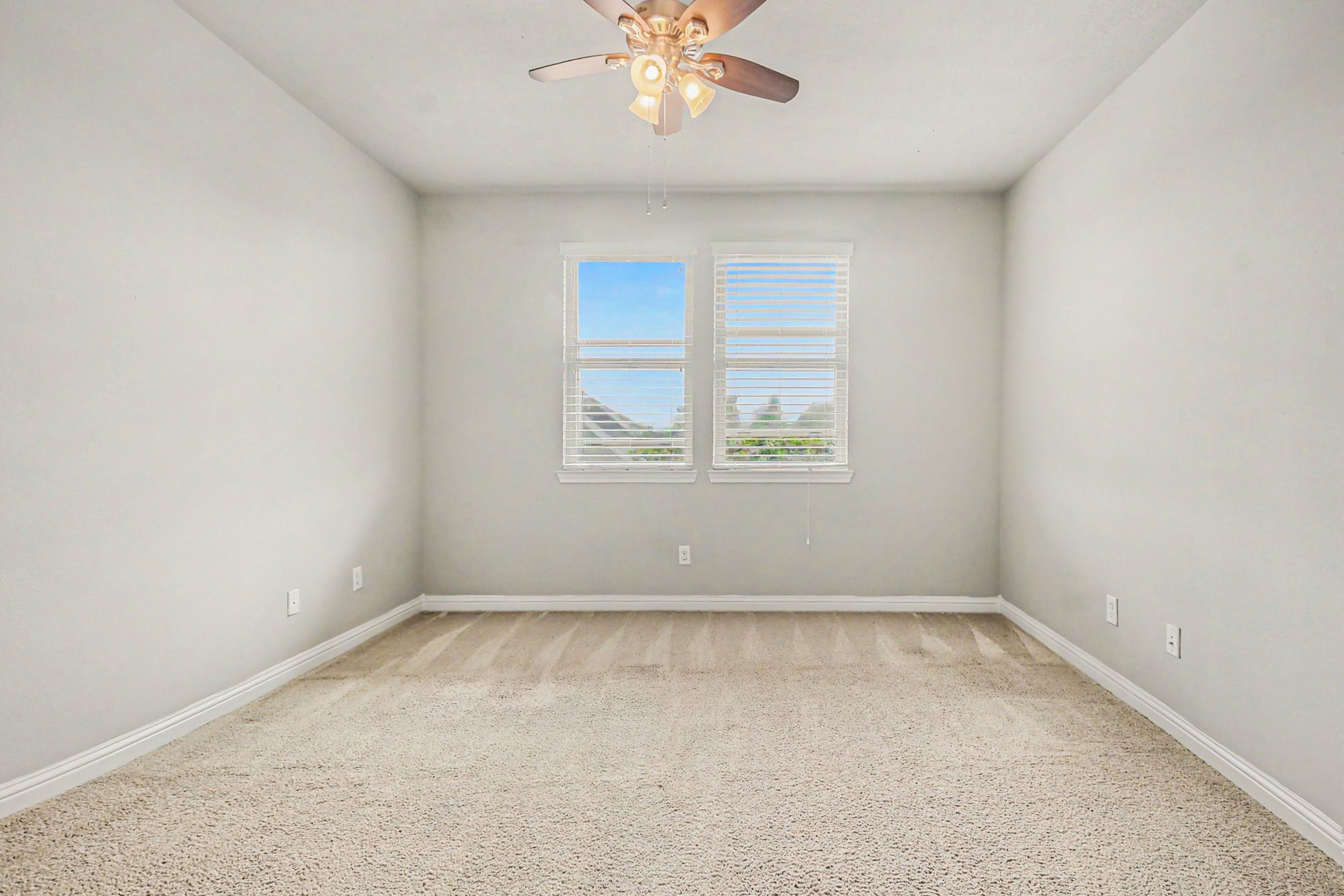 3310 Ralston Edge Lane Houston, TX 77059 - Photo 34 of 50 an empty room with a window