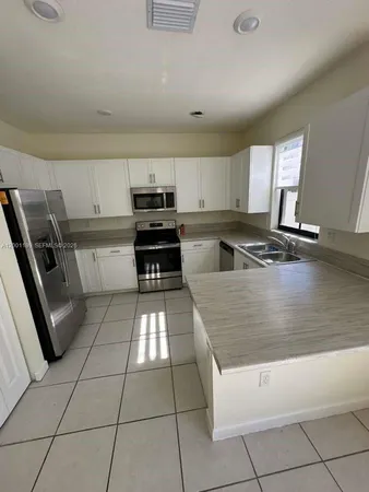 $3,300 | 11104 West 33rd Way, Hialeah, FL 33018