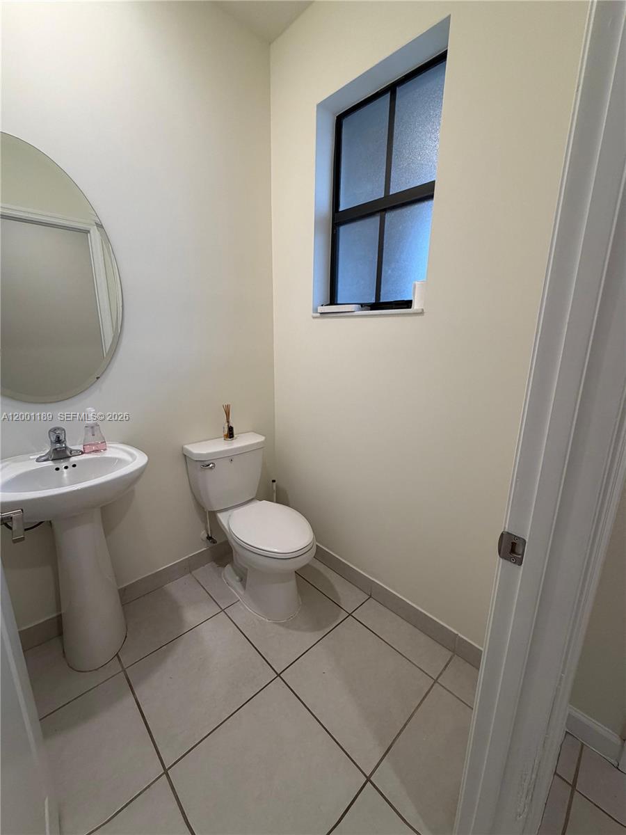 11104 West 33rd Way Hialeah, FL 33018 - Photo 2 of 16