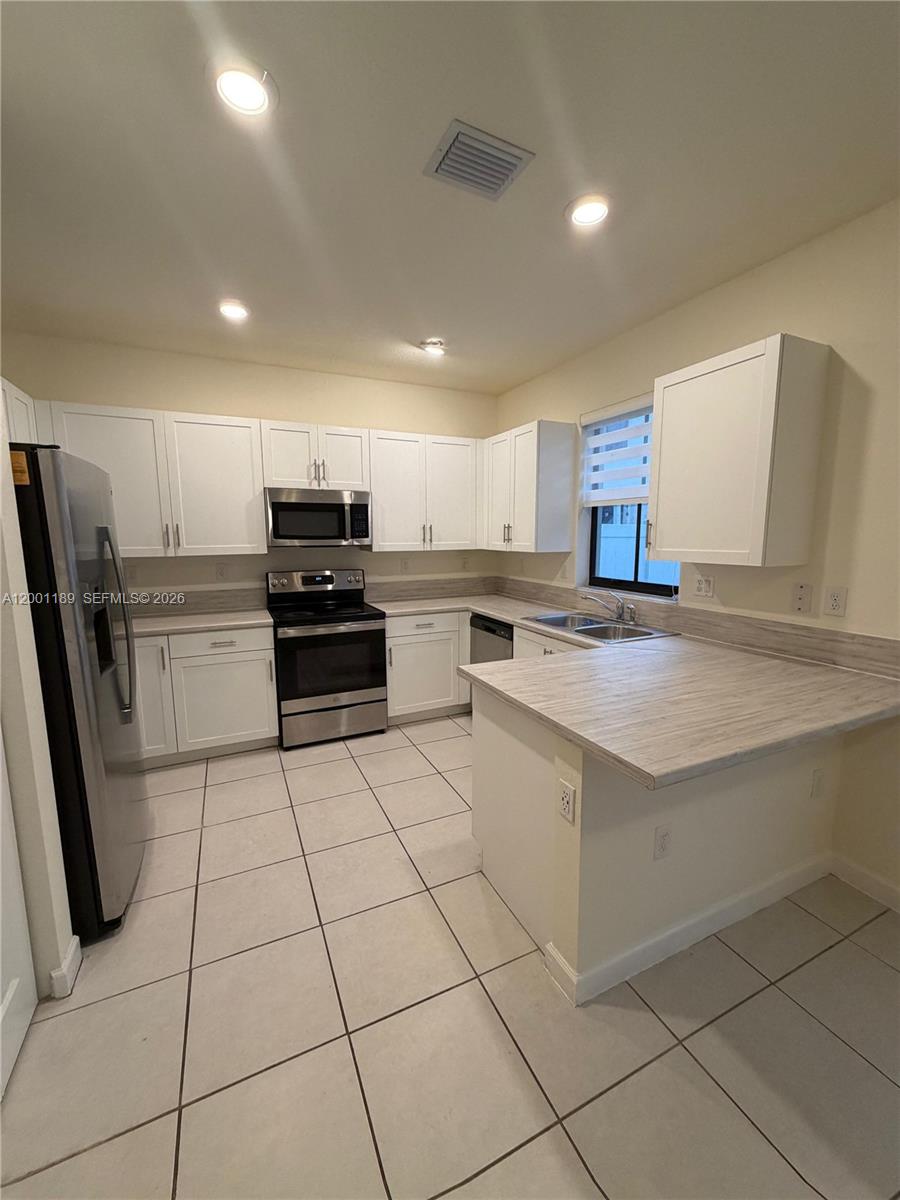11104 West 33rd Way Hialeah, FL 33018 - Photo 7 of 16