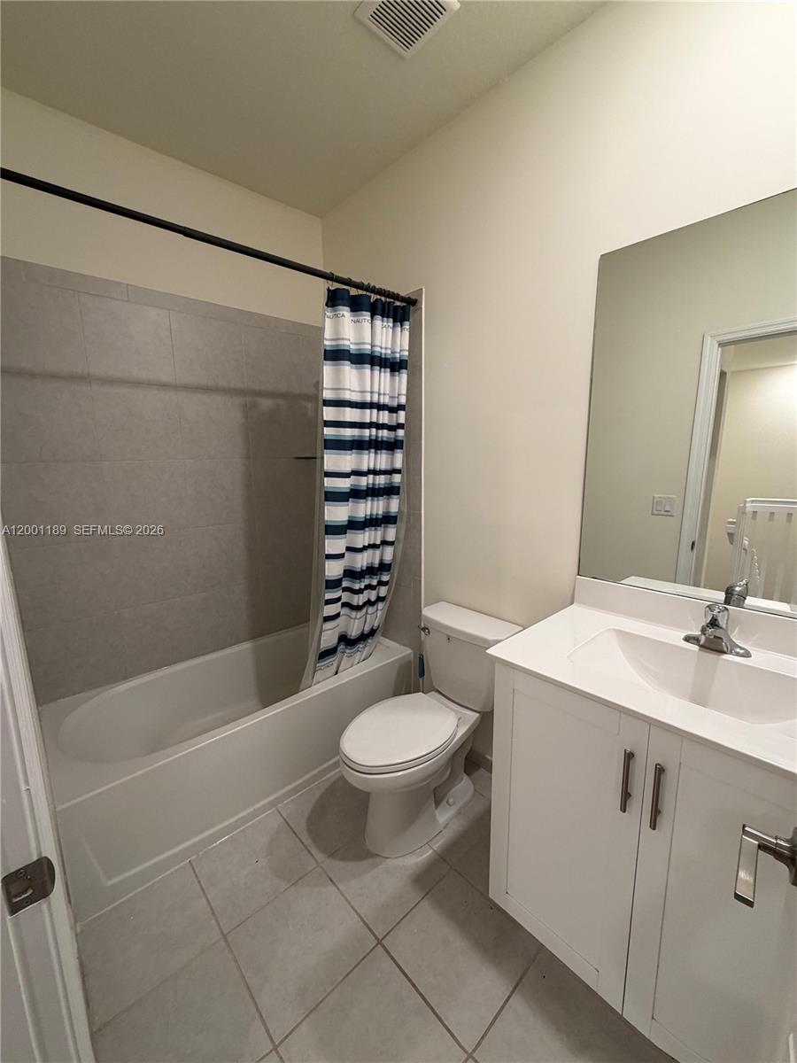 11104 West 33rd Way Hialeah, FL 33018 - Photo 8 of 16