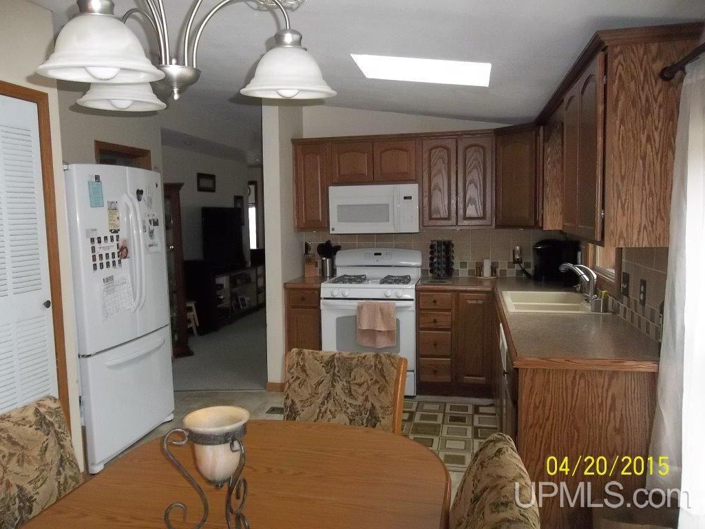 5001 Danforth Road Escanaba, MI 49829 - Photo 4 of 15