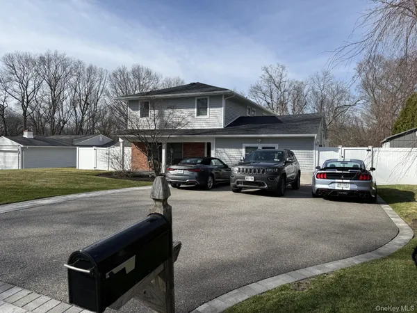 $998,888 | 3 Pimlico Court, Commack, NY 11725