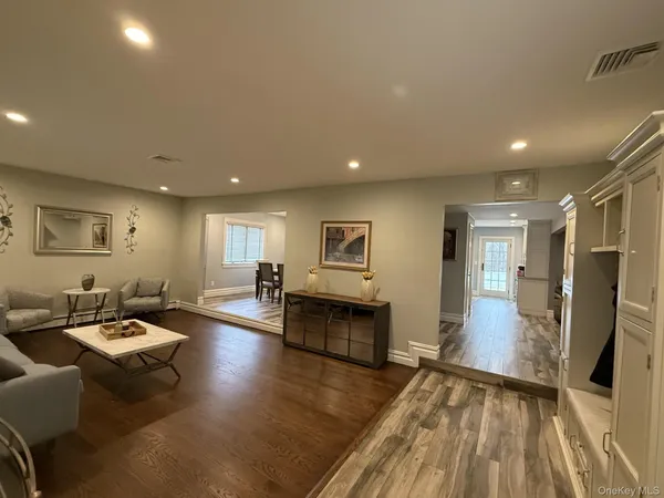 $998,888 | 3 Pimlico Court, Commack, NY 11725
