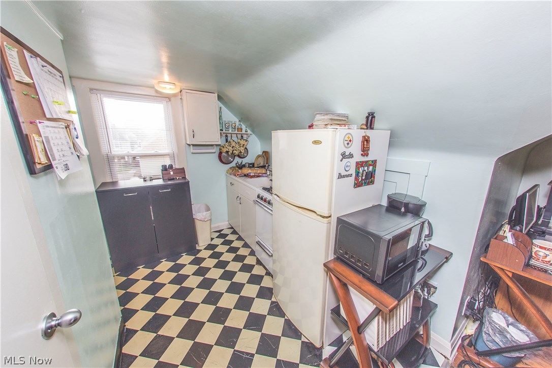 2813 2nd Street Northwest Canton, OH 44708 - Photo 31 of 33 UNIT #4 KITCHEN IN STUDIO UNIT