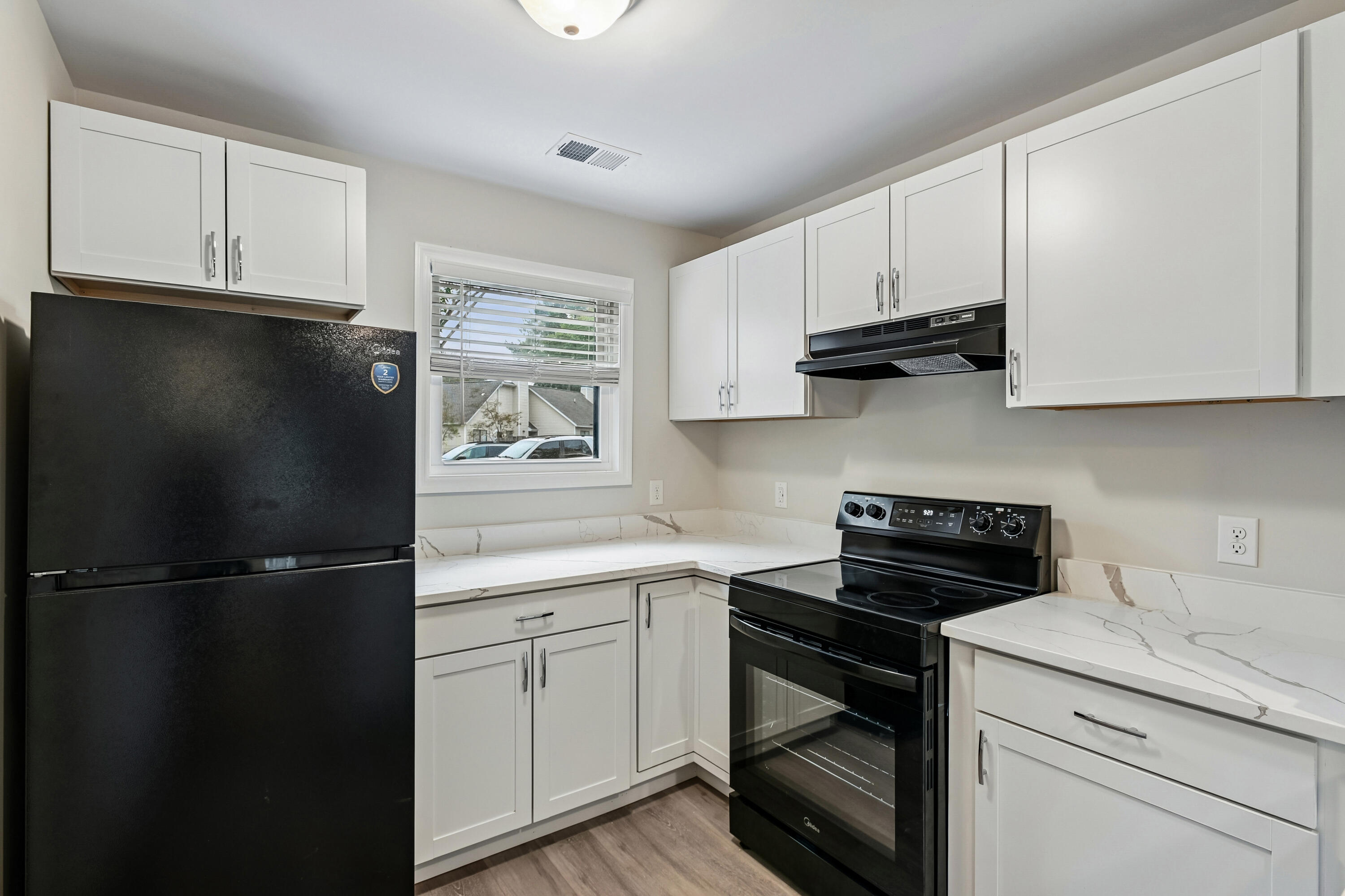 905 Burnley Road, Unit D Charleston, SC 29414 - Photo 8 of 44 09-Kitchen