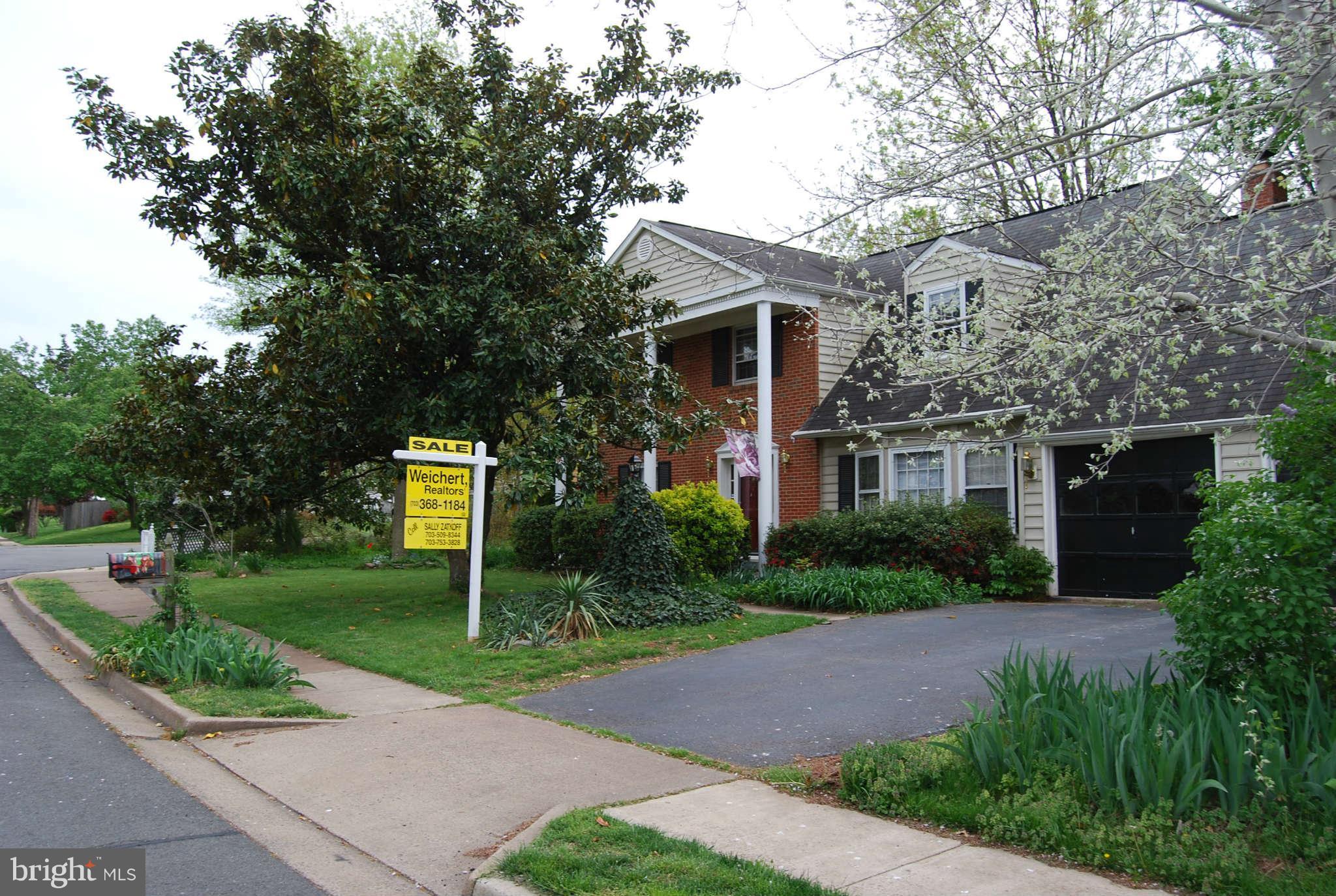 8488 Weems Road Manassas, VA 20110 - Photo 2 of 21 Exterior (Front)