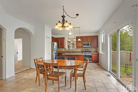 $535,000 | 2050 Colchester Avenue, Hoffman Estates, IL 60192