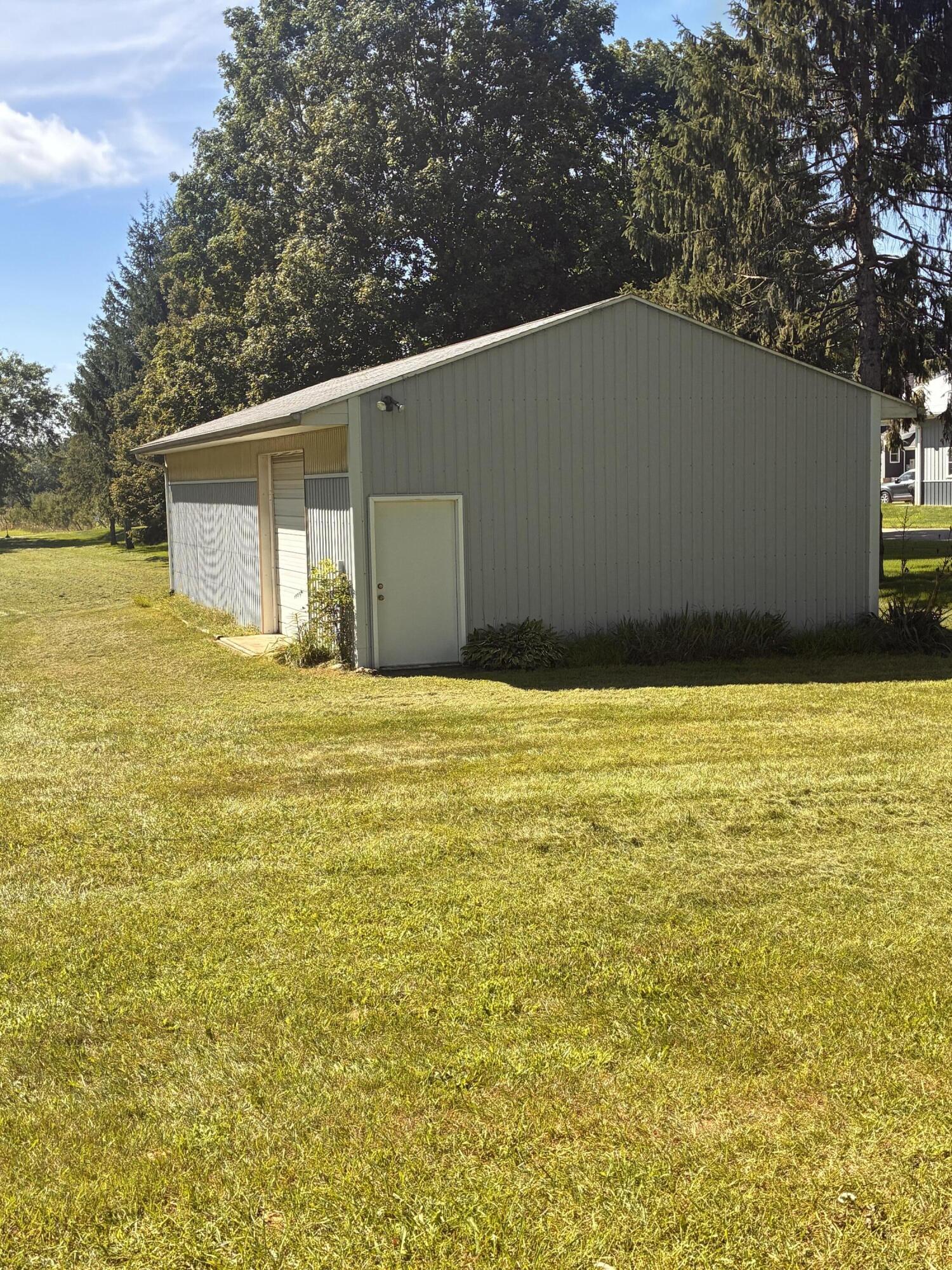 681 County Road Hartford, MI 49057 - Photo 5 of 10 IMG_1801