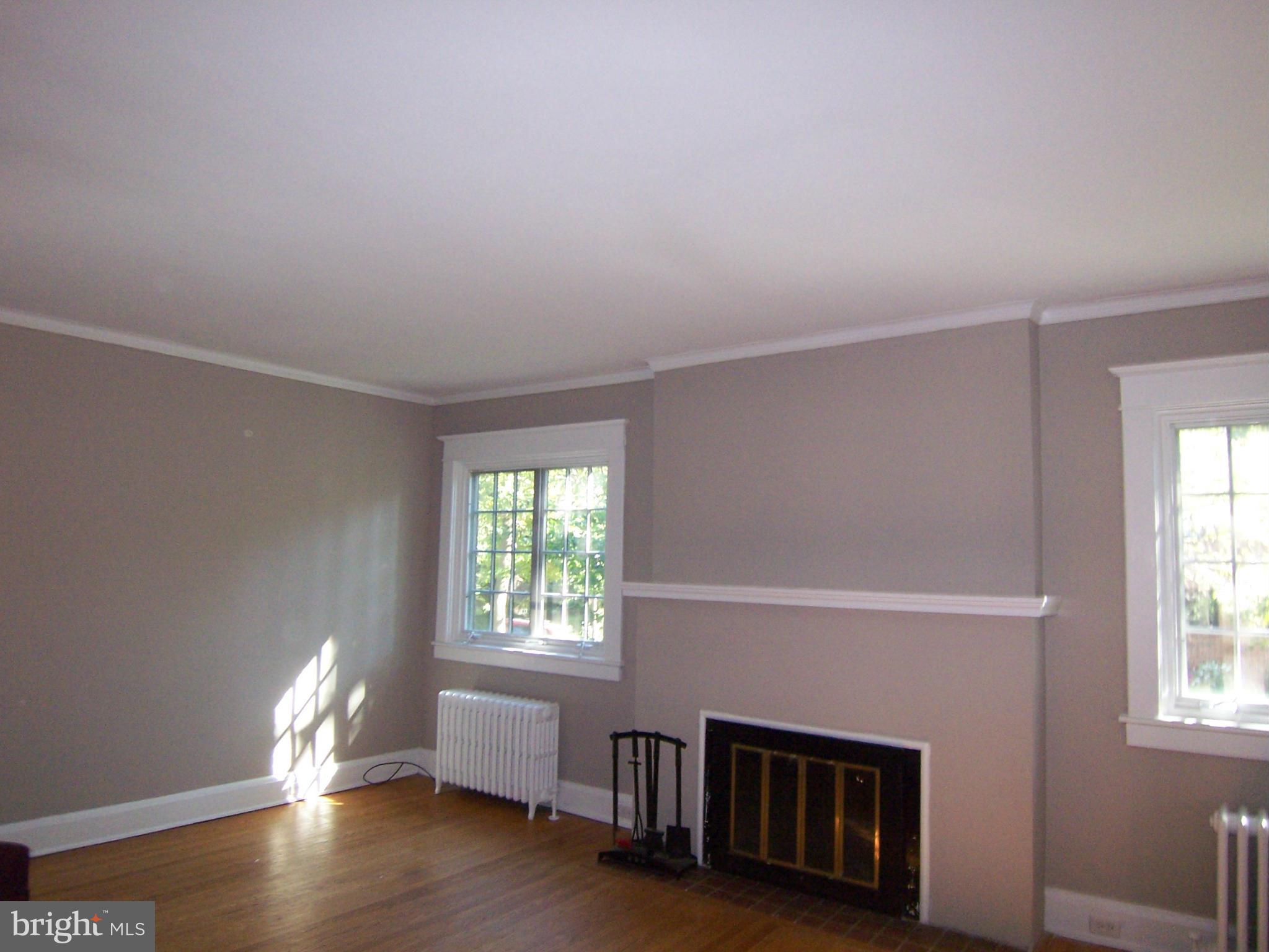 4416 Wickford Road Baltimore, MD 21210 - Photo 4 of 27 Living Room