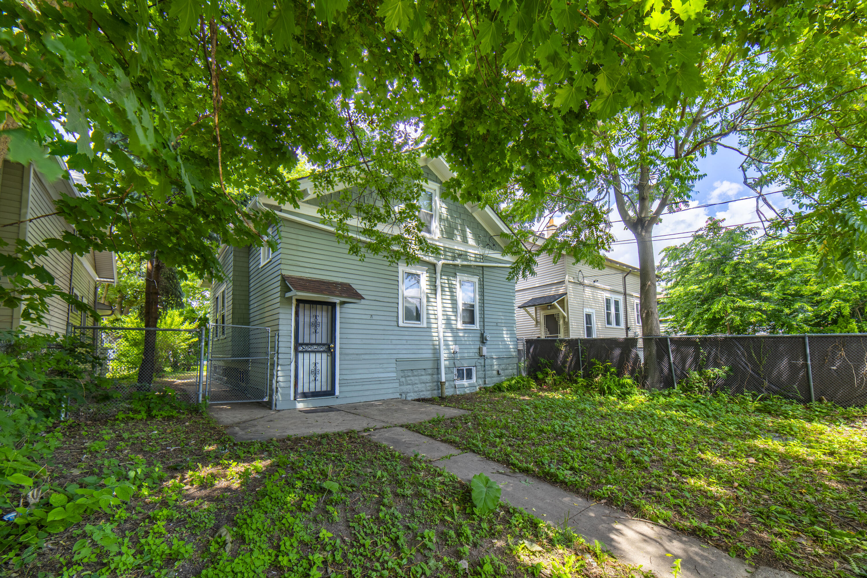 2222 North 51st Street Milwaukee, WI 53208 - Photo 25 of 26 Rear View