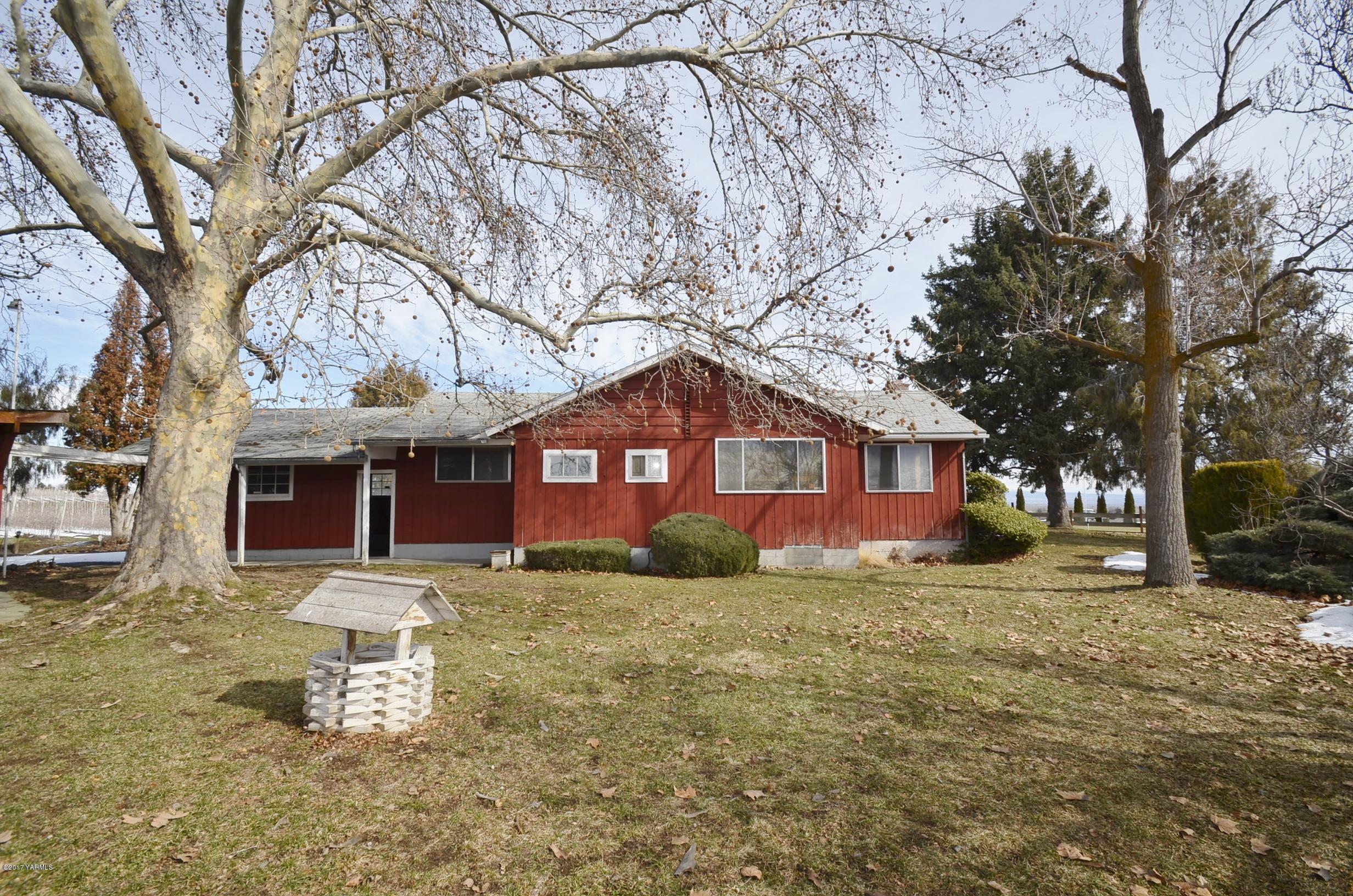 12602 Gilbert Road Yakima, WA 98903 - Photo 2 of 24 a view of a house with a yard