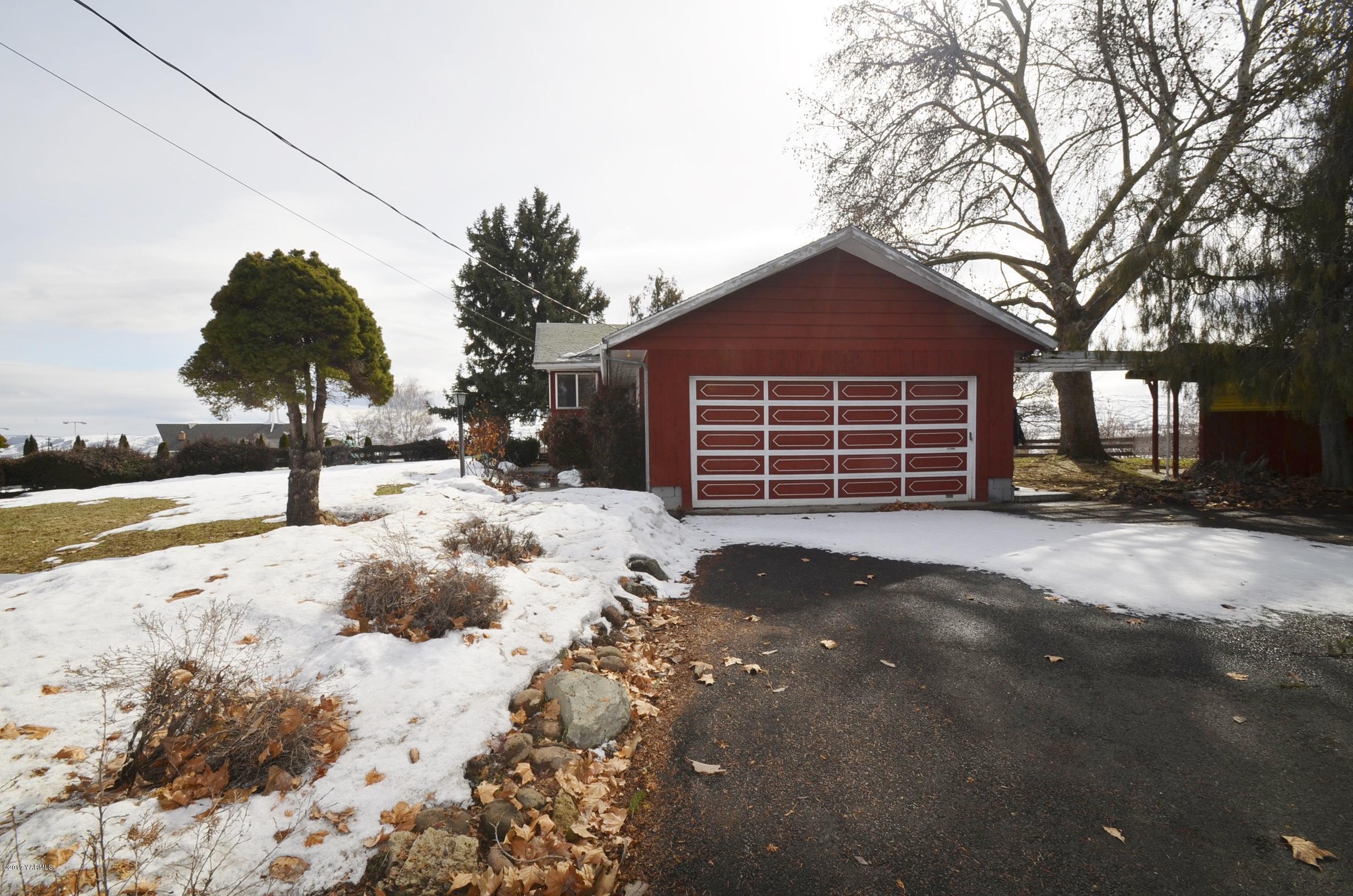 12602 Gilbert Road Yakima, WA 98903 - Photo 21 of 24 a view of a house with a yard covered in snow