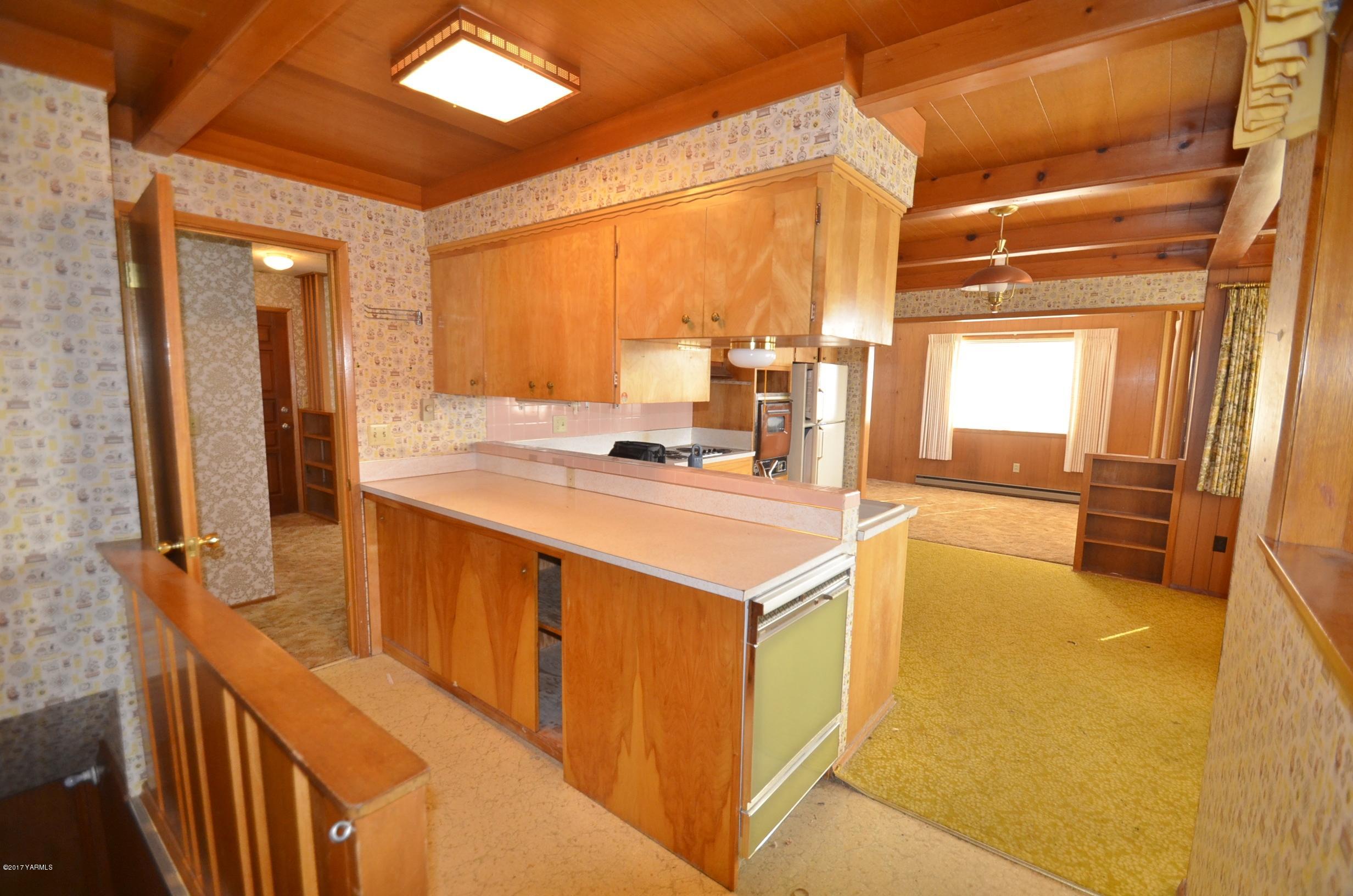 12602 Gilbert Road Yakima, WA 98903 - Photo 4 of 24 a kitchen with stainless steel appliances a sink stove and cabinets