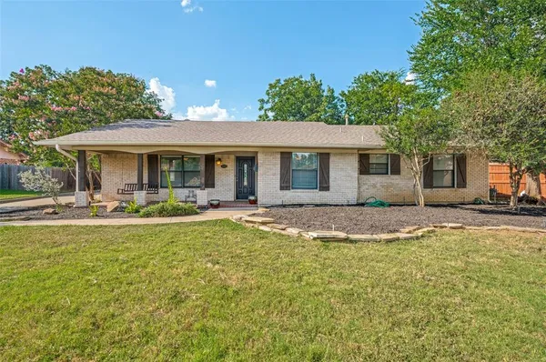 $350,000 | 221 Linda Lane, Irving, TX 75062