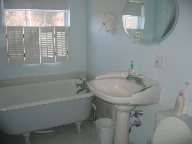 99 Chester Road Derry, NH 03038 - Photo 28 of 30 Gallery Image 28