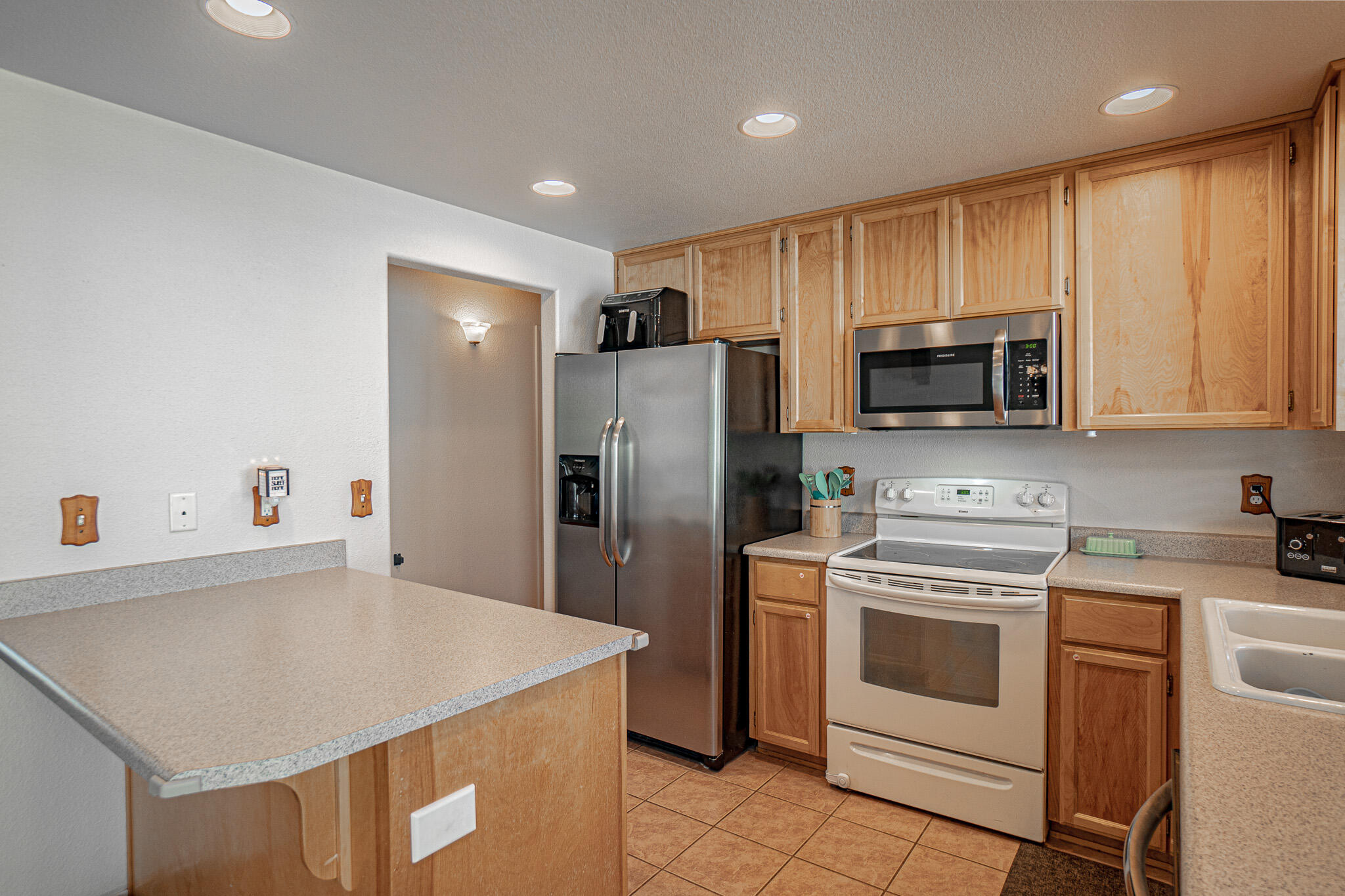 653 Andrea Way Eagle Point, OR 97524 - Photo 8 of 25 DSC09710-HDR