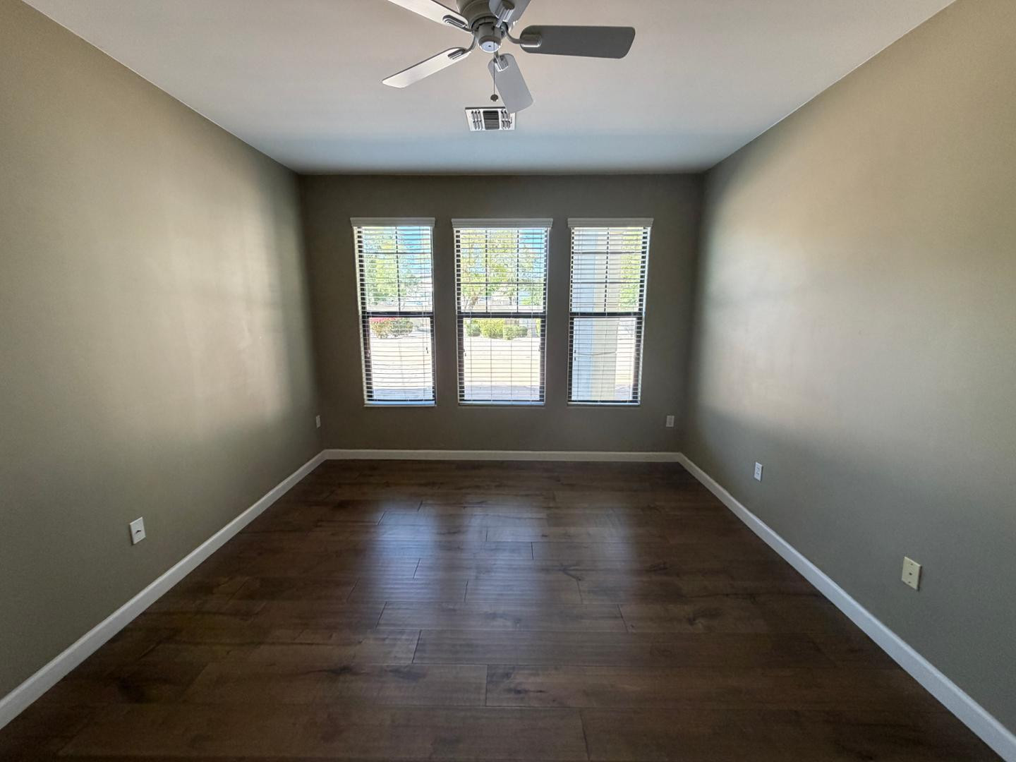7291 North Scottsdale Road, Unit 1001 Paradise Valley, AZ 85253 - Photo 12 of 34 an empty room with wooden floor and windows