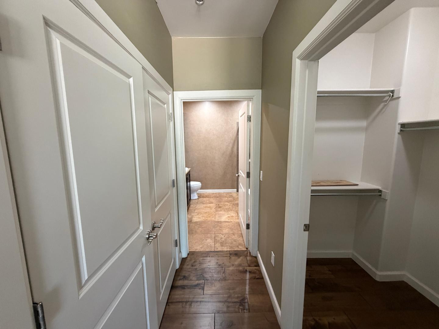 7291 North Scottsdale Road, Unit 1001 Paradise Valley, AZ 85253 - Photo 18 of 34 a view of a hallway