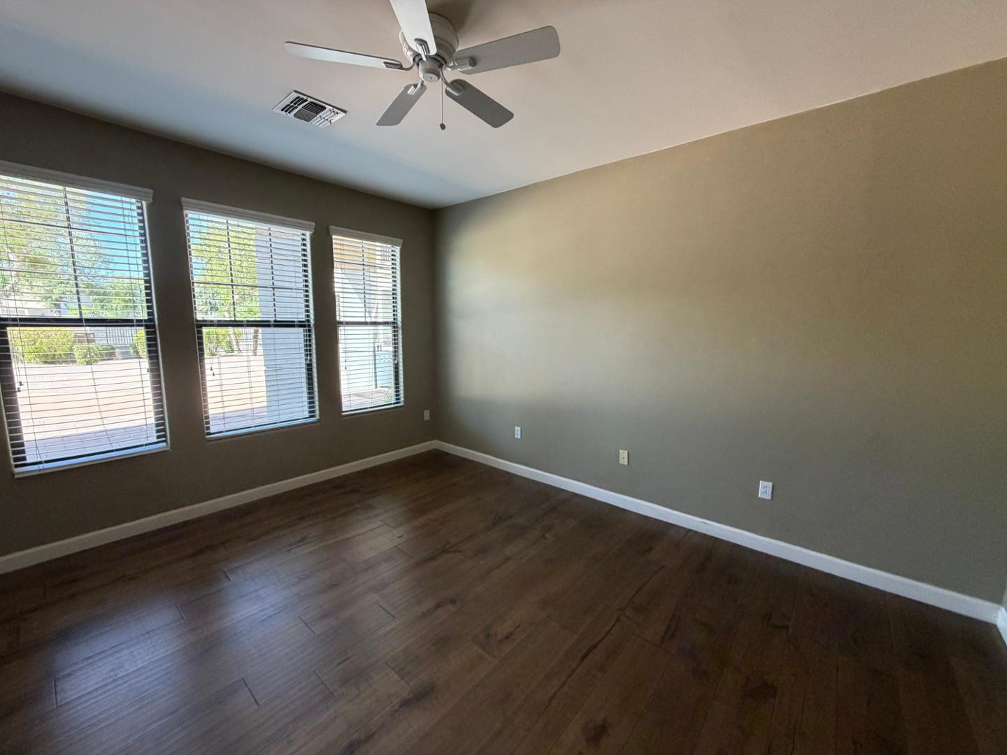 7291 North Scottsdale Road, Unit 1001 Paradise Valley, AZ 85253 - Photo 9 of 34 a view of an empty room with wooden floor and a window