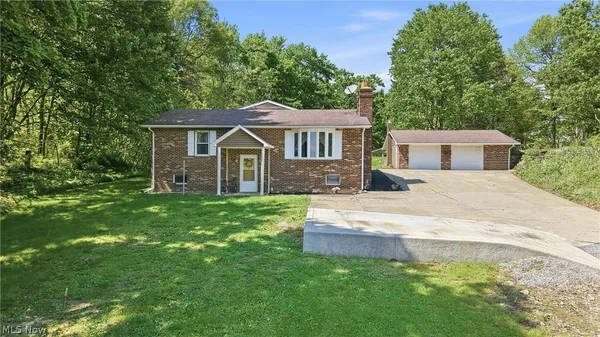 $345,900 | 41534 Alderlick Road, Wellsville, OH 43968