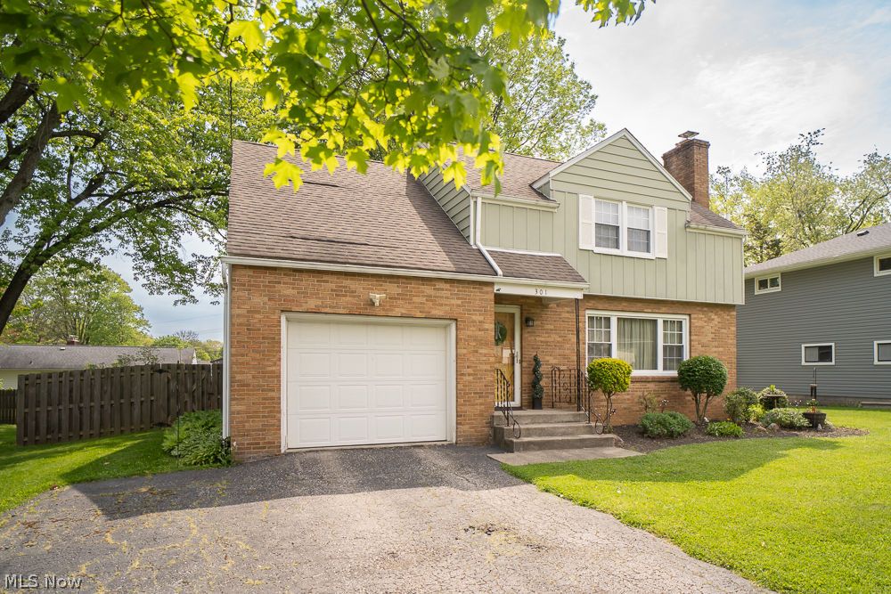 301 Pembroke Road Fairlawn, OH 44333 - Photo 2 of 32