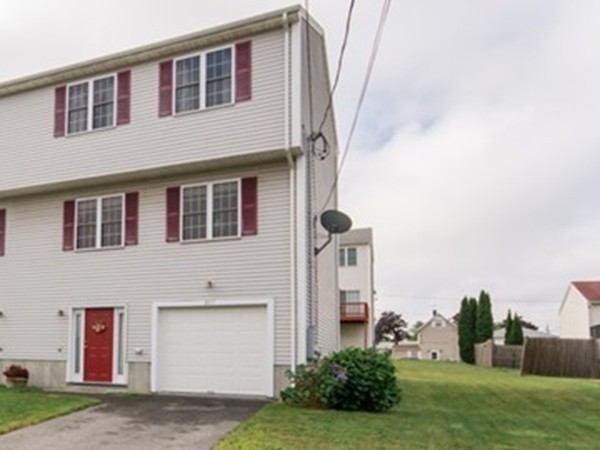 289 Neptune Street, Unit 1 Fall River, MA 02721 - Photo 2 of 30 Gallery Image 2