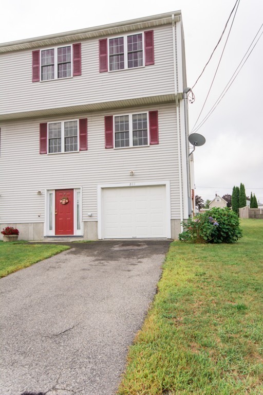 289 Neptune Street, Unit 1 Fall River, MA 02721 - Photo 3 of 30 Gallery Image 3