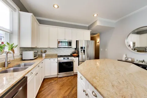 $550,000 | 1732 West Diversey Parkway, Unit 2W, Chicago, IL 60614