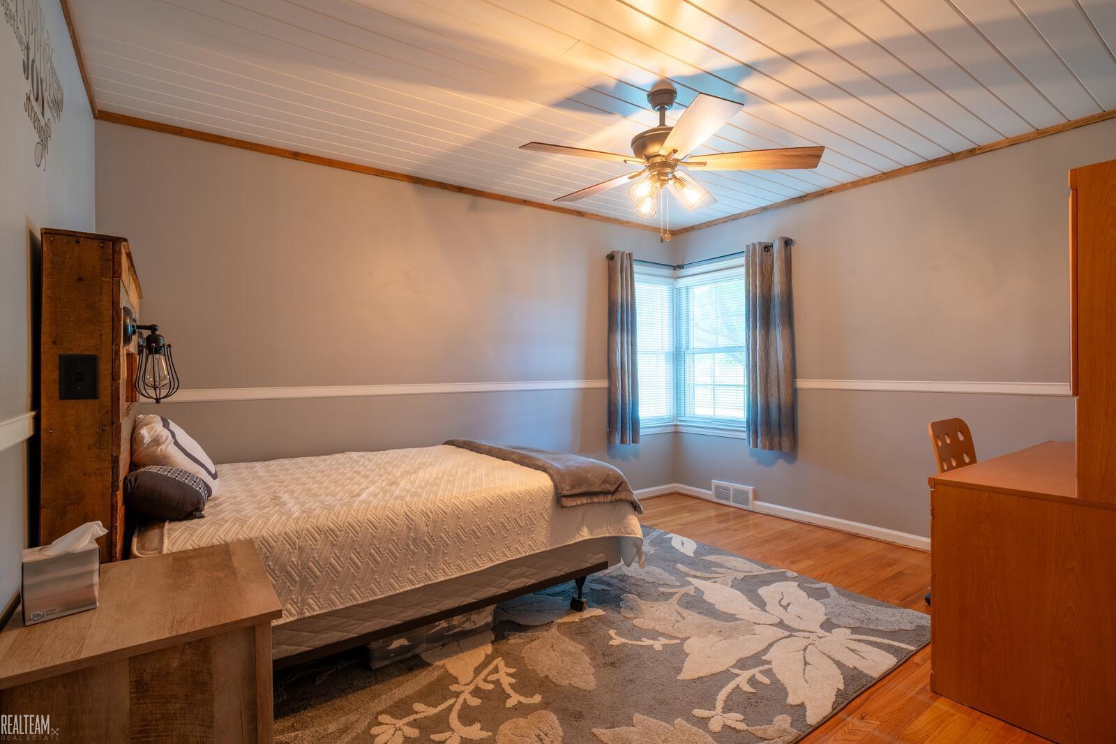 16145 East 14 Mile Road Fraser, MI 48026 - Photo 13 of 21 50180547-2c0a8e07-3aa8-42c7-9659-c99d82ebd39c.JPG