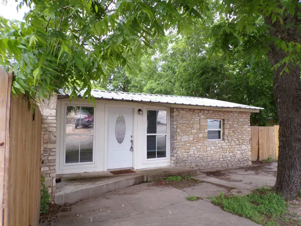 $1,395 | 703 Northington Street, Burnet, TX 78611