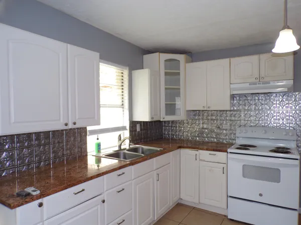 $1,395 | 703 Northington Street, Burnet, TX 78611