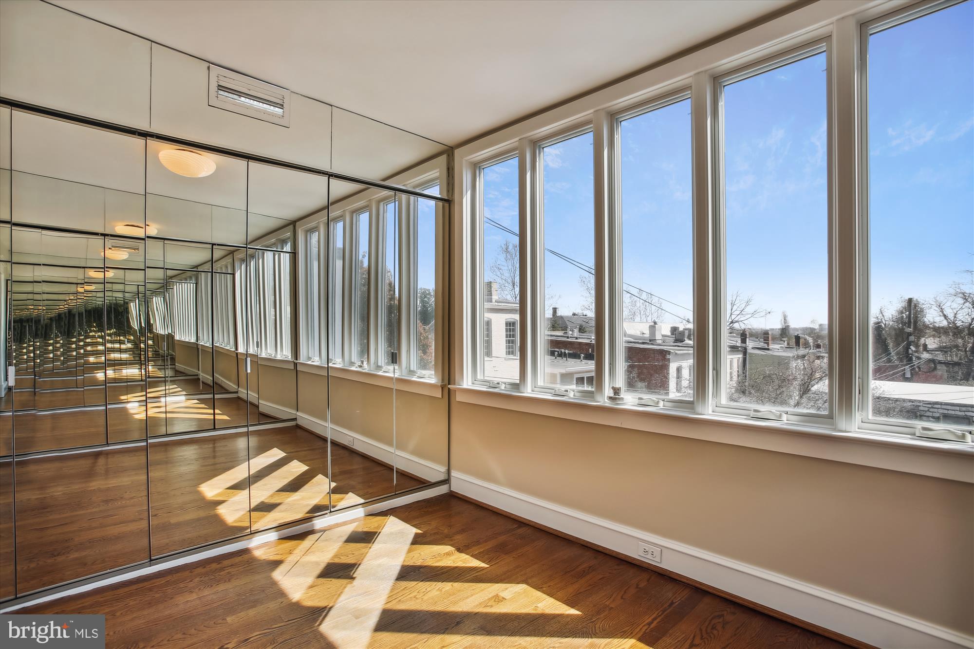 3308 Reservoir Road Northwest Washington, DC 20007 - Photo 29 of 29 Primary dressing room