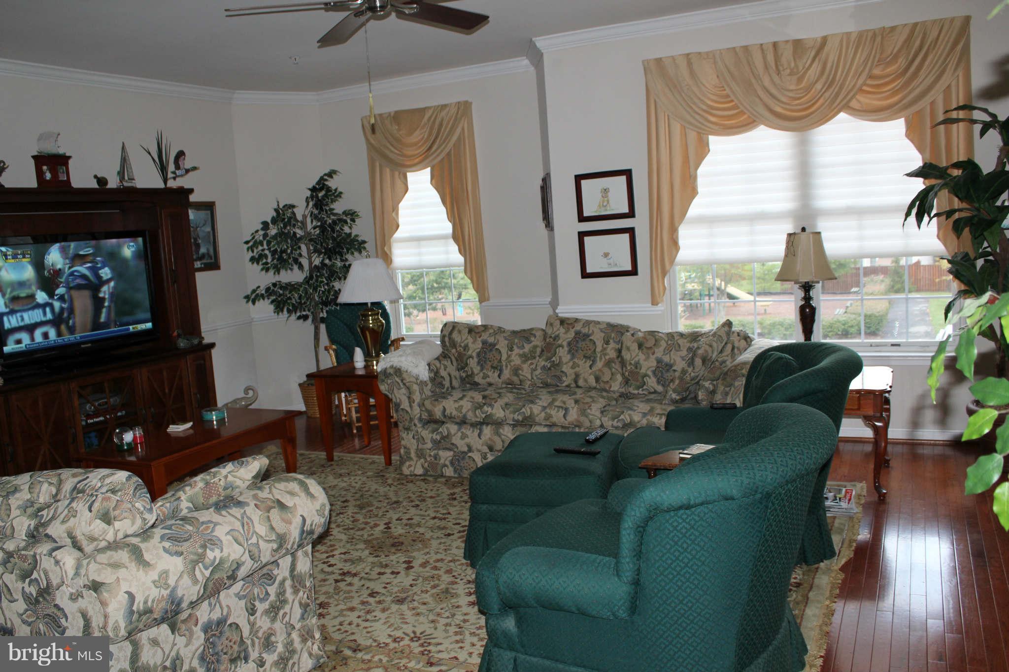 253 Tilden Way Edgewater, MD 21037 - Photo 12 of 30 Living Room