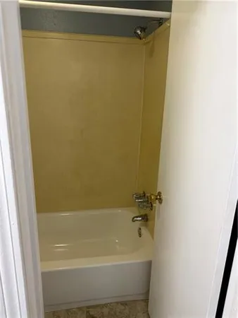 $850 | 120 Houma Boulevard, Unit 18, Metairie, LA 70001