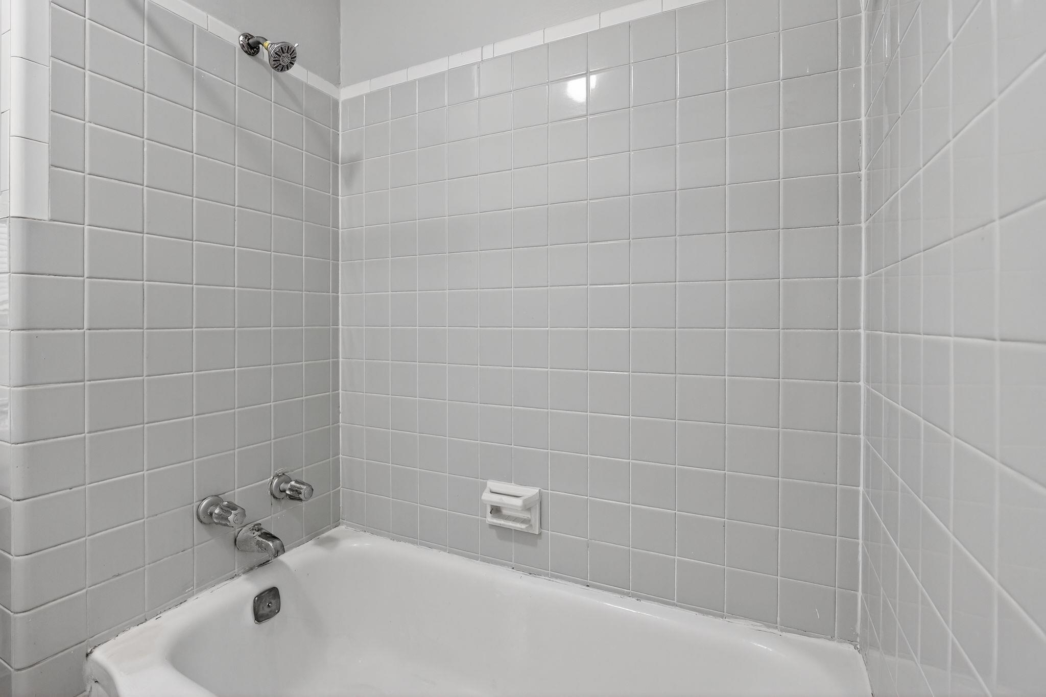 177 East Raines Road Memphis, TN 38109 - Photo 26 of 32 Full bath with tub / shower combination