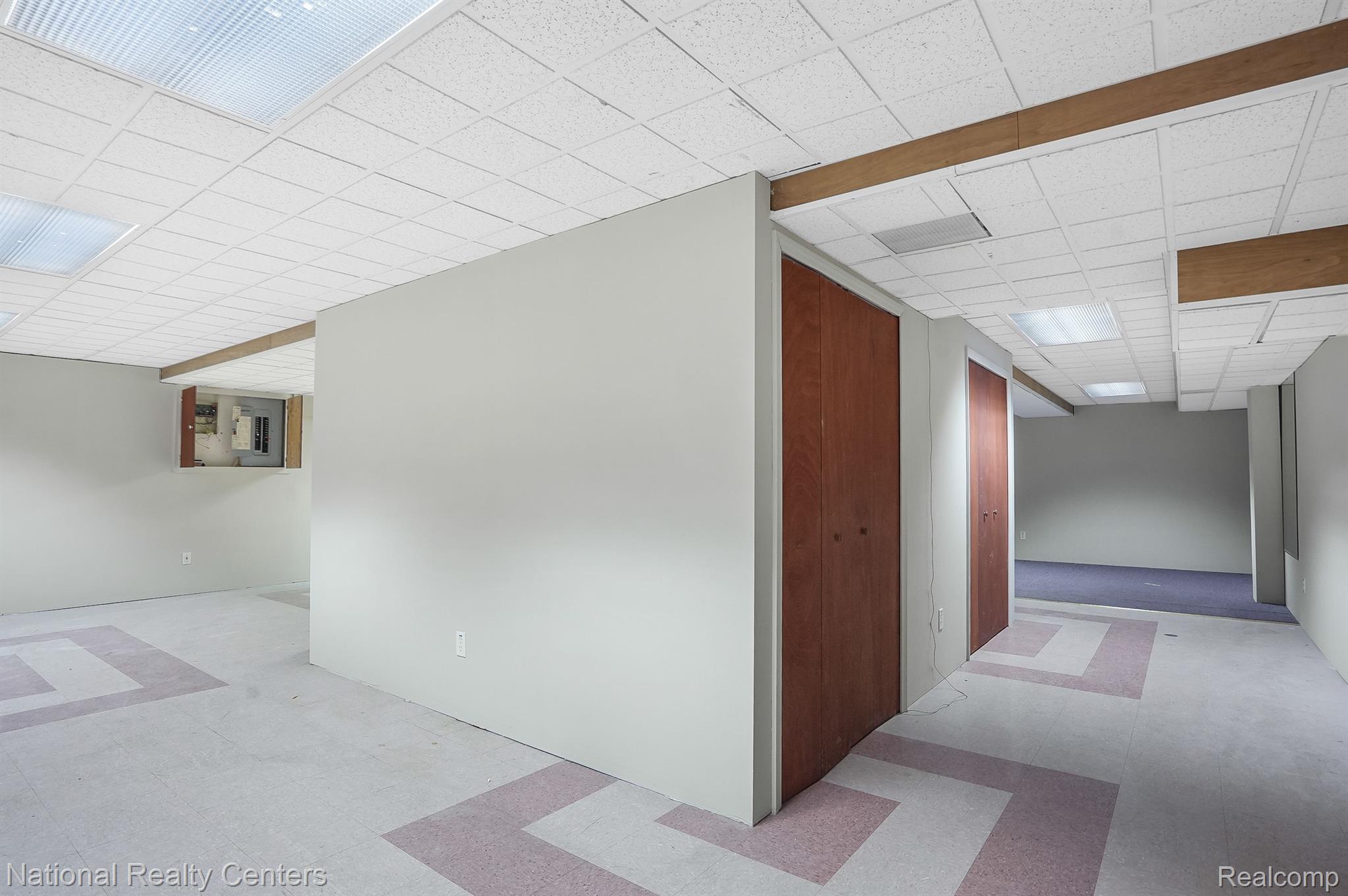 23085 Farmington Road Farmington, MI 48336 - Photo 24 of 31 Gallery Image 24