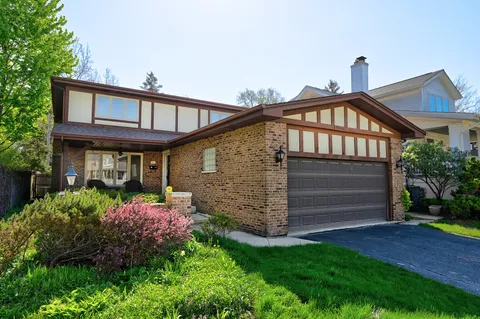$950,000 | 4569 Woodland Avenue, Western Springs, IL 60558