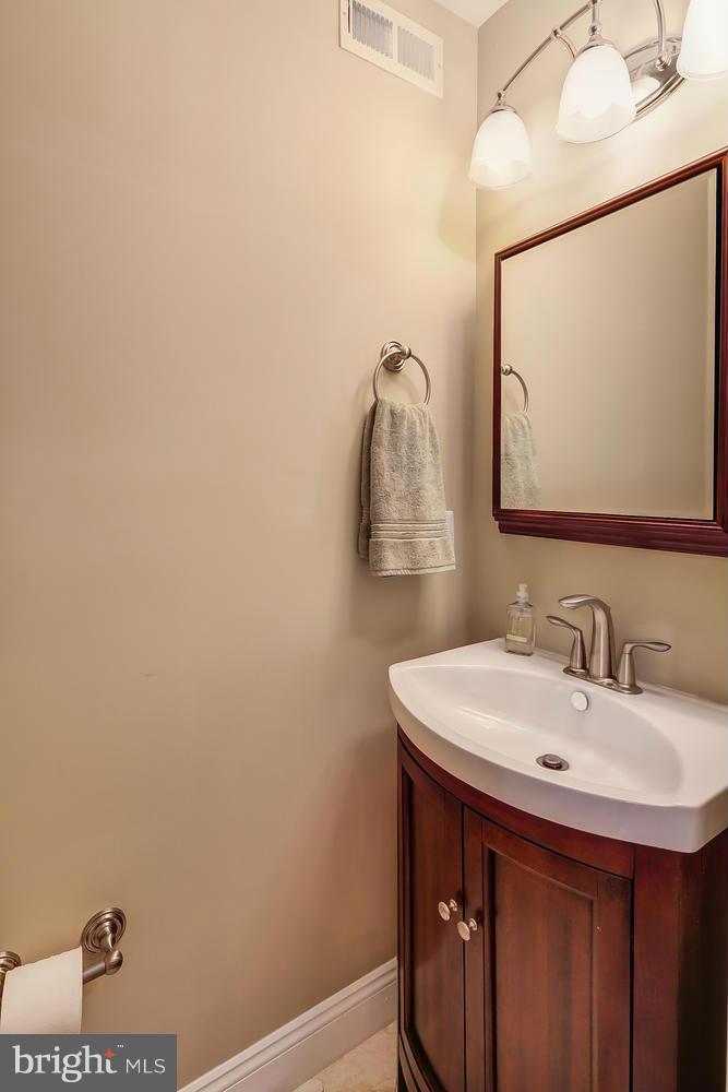754 Park Road Northwest, Unit 6 Washington, DC 20010 - Photo 11 of 24 Bath