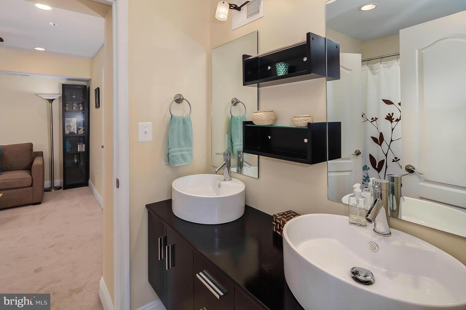 754 Park Road Northwest, Unit 6 Washington, DC 20010 - Photo 18 of 24 Bath