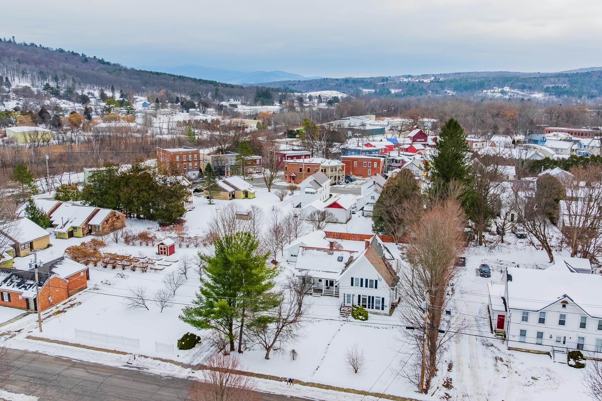 118 Barnes Street West Rutland, VT 05777 - Photo 4 of 16