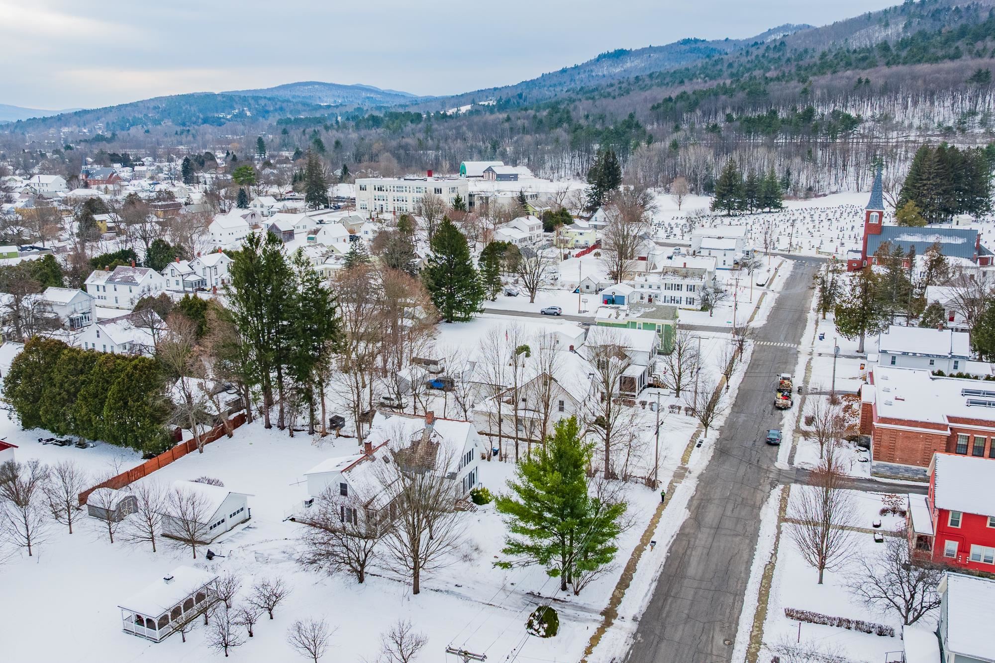 118 Barnes Street West Rutland, VT 05777 - Photo 5 of 16